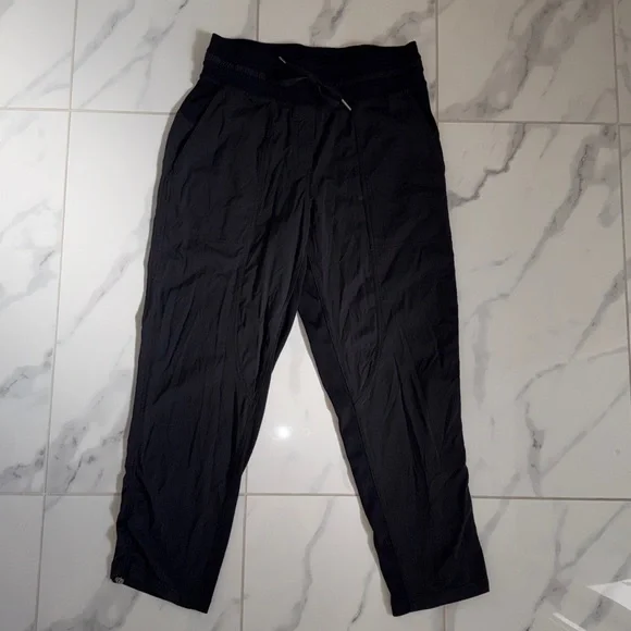 Lululemon Dance Studio Crop *25"
Black Unlined Lounge Pants Joggers Size 6 - Picture 2 of 16